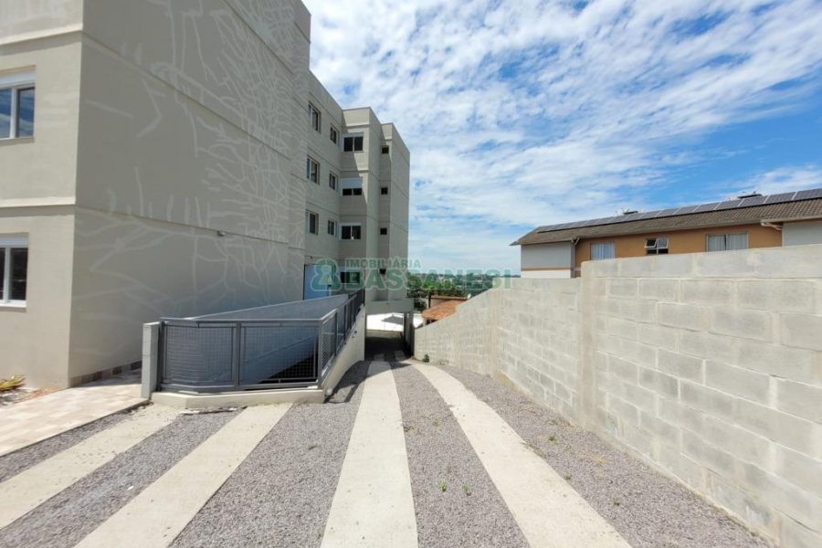 Apartamento com 52m², 2 dormitórios, 1 vaga, no bairro São Leopoldo em Caxias do Sul para Alugar