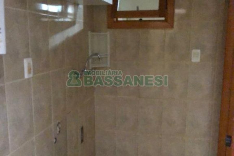 Casa com 80m², 2 dormitórios, 1 vaga, no bairro Desvio Rizzo em Caxias do Sul para Comprar