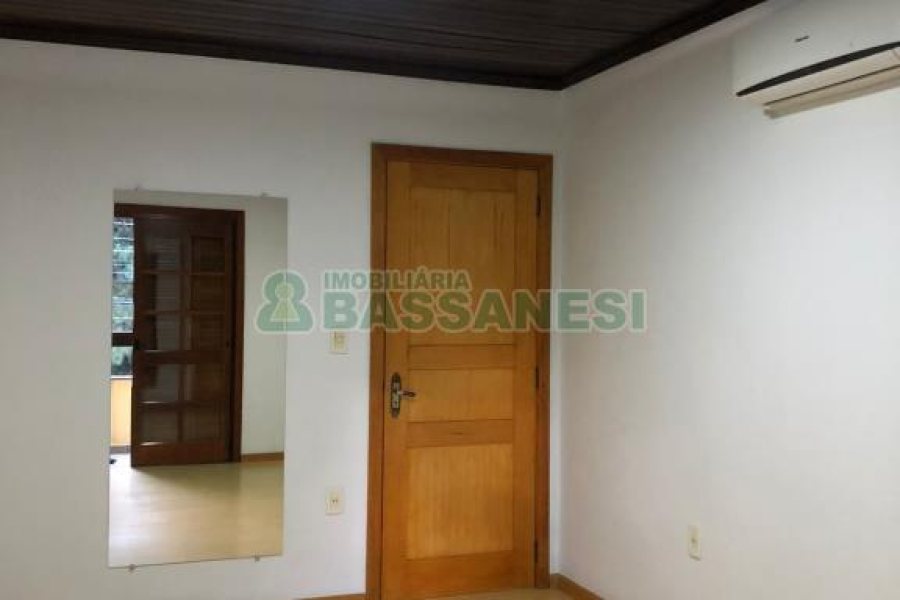Casa com 80m², 2 dormitórios, 1 vaga, no bairro Desvio Rizzo em Caxias do Sul para Comprar