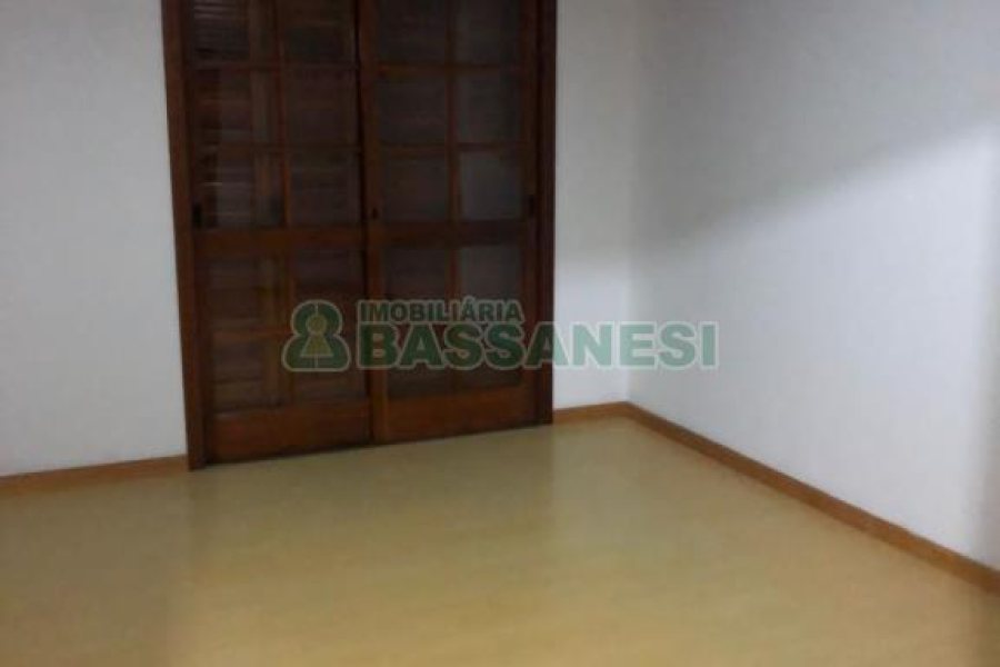 Casa com 80m², 2 dormitórios, 1 vaga, no bairro Desvio Rizzo em Caxias do Sul para Comprar