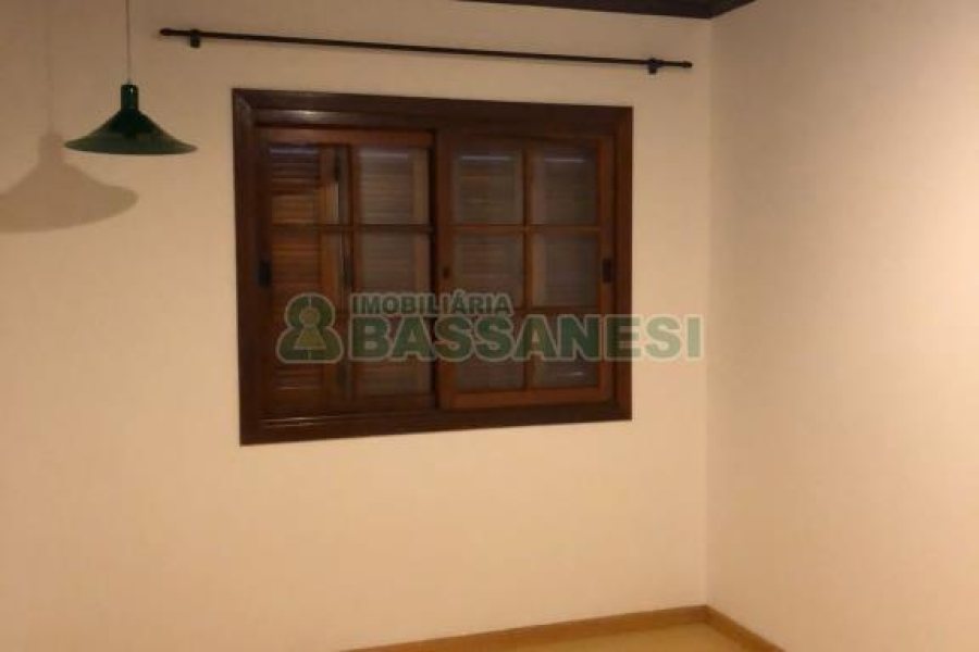 Casa com 80m², 2 dormitórios, 1 vaga, no bairro Desvio Rizzo em Caxias do Sul para Comprar
