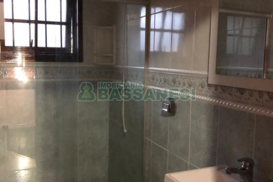 Casa com 80m², 2 dormitórios, 1 vaga, no bairro Desvio Rizzo em Caxias do Sul para Comprar