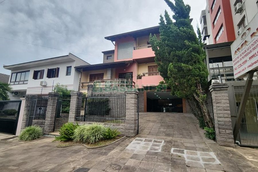 Casa com 407m², 5 dormitórios, 3 vagas, no bairro Santa Catarina em Caxias do Sul para Comprar