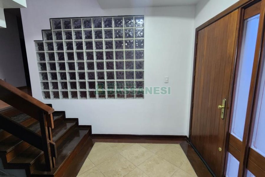 Casa com 407m², 5 dormitórios, 3 vagas, no bairro Santa Catarina em Caxias do Sul para Comprar