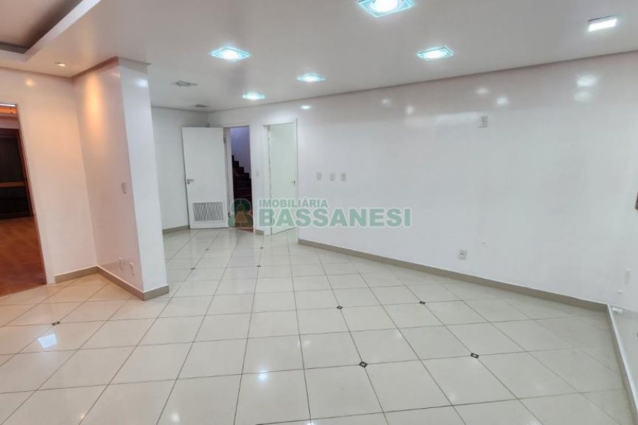 Casa com 407m², 5 dormitórios, 3 vagas, no bairro Santa Catarina em Caxias do Sul para Comprar