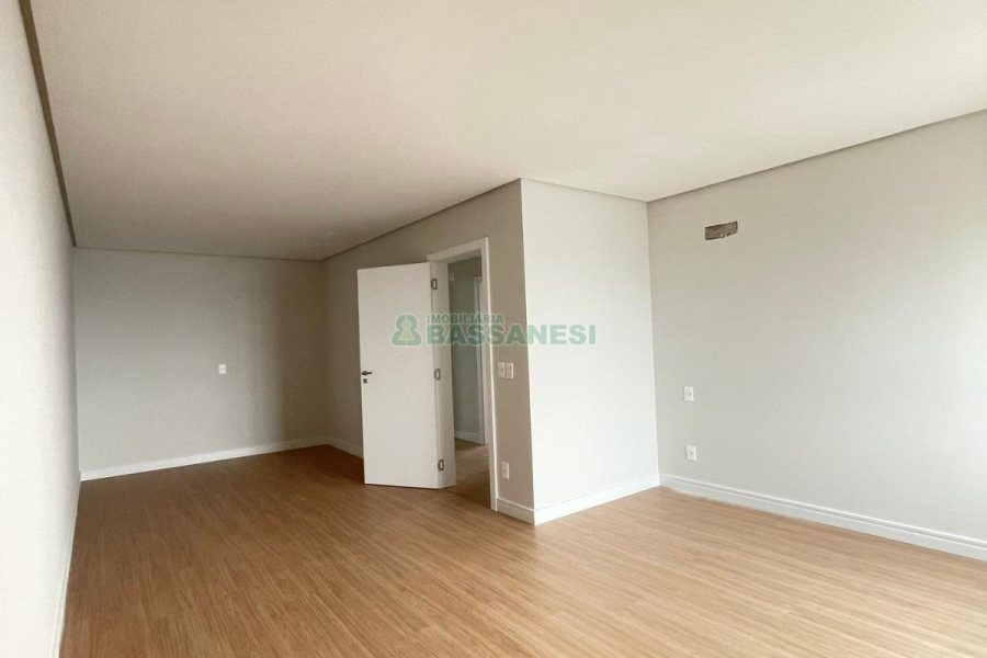 Apto/Cobertura com 197m², 3 dormitórios, 4 vagas, no bairro Universitário em Caxias do Sul para Comprar