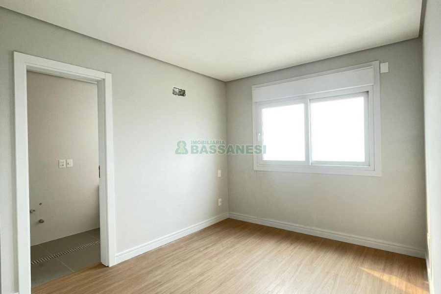 Apto/Cobertura com 197m², 3 dormitórios, 4 vagas, no bairro Universitário em Caxias do Sul para Comprar