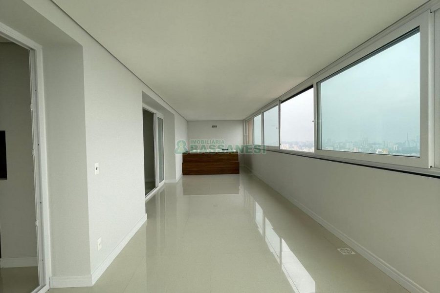 Apto/Cobertura com 197m², 3 dormitórios, 4 vagas, no bairro Universitário em Caxias do Sul para Comprar