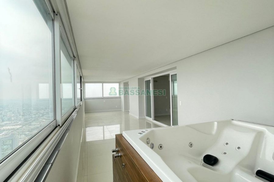 Apto/Cobertura com 197m², 3 dormitórios, 4 vagas, no bairro Universitário em Caxias do Sul para Comprar
