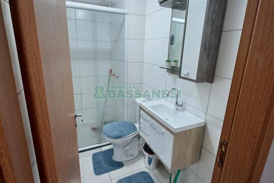 Apartamento com 39m², 2 dormitórios, 1 vaga, no bairro Petrópolis em Caxias do Sul para Comprar