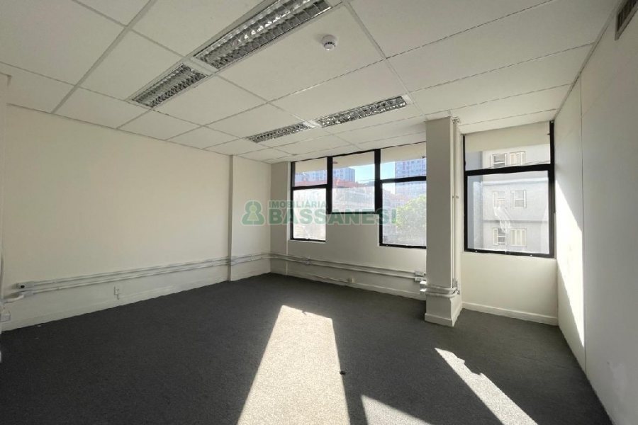 Loja com 568m², no bairro São Pelegrino em Caxias do Sul para Alugar