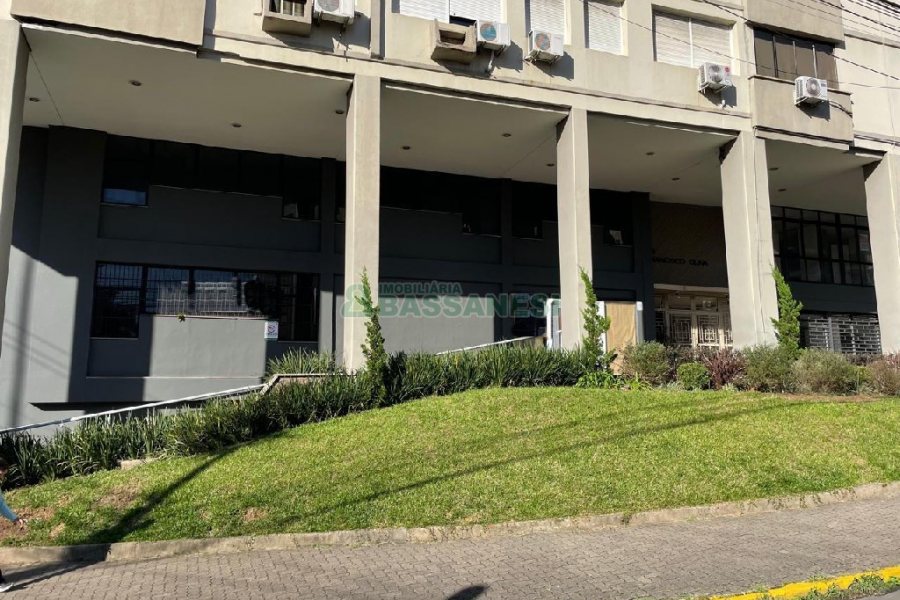 Loja com 568m², no bairro São Pelegrino em Caxias do Sul para Alugar