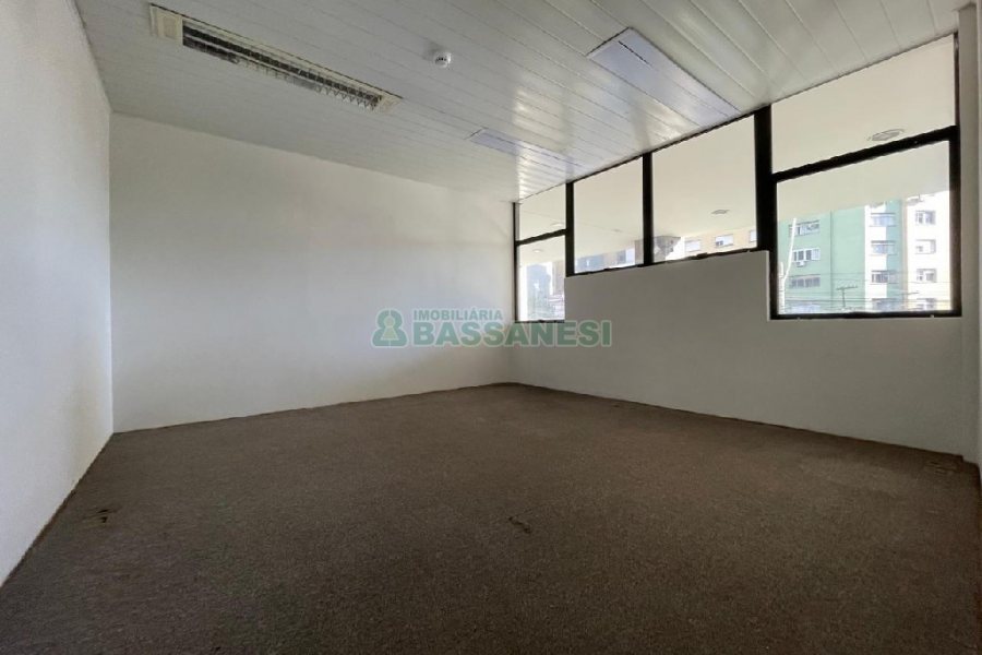 Loja com 568m², no bairro São Pelegrino em Caxias do Sul para Alugar