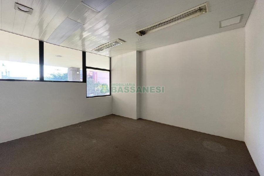 Loja com 568m², no bairro São Pelegrino em Caxias do Sul para Alugar