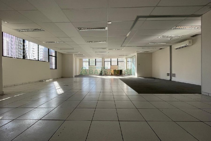 Loja com 568m², no bairro São Pelegrino em Caxias do Sul para Alugar