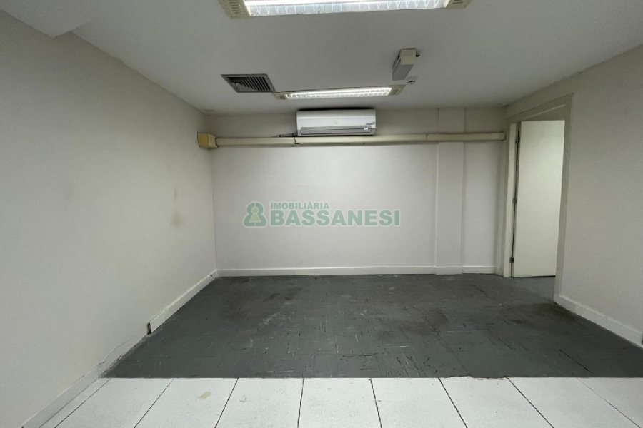 Loja com 568m², no bairro São Pelegrino em Caxias do Sul para Alugar
