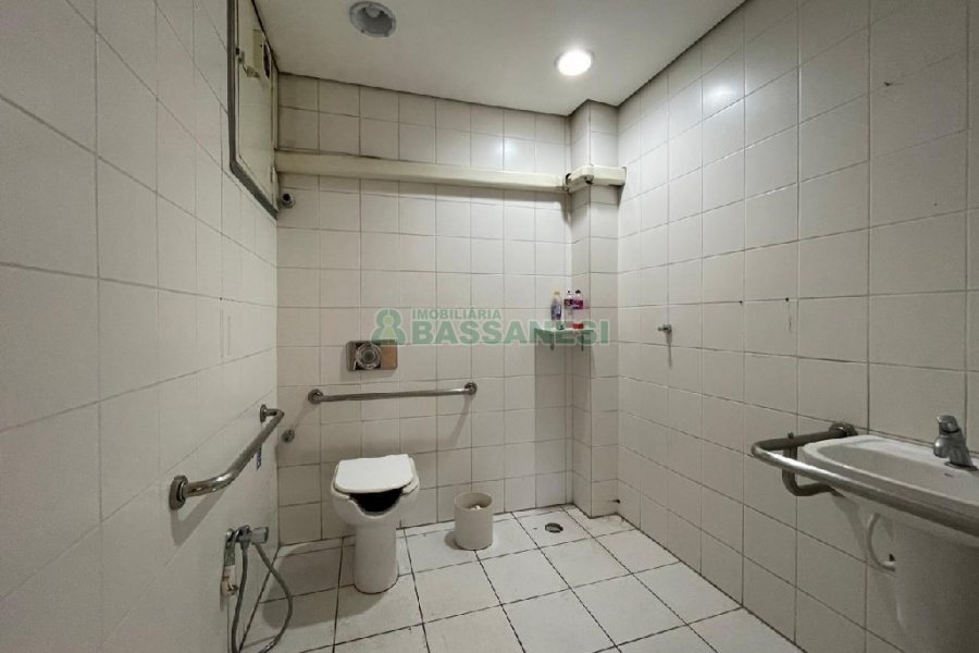 Loja com 568m², no bairro São Pelegrino em Caxias do Sul para Alugar