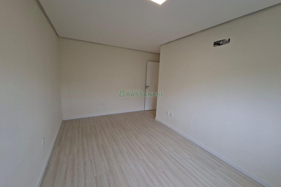 Apartamento com 75m², 2 dormitórios, 1 vaga, no bairro São Leopoldo em Caxias do Sul para Alugar