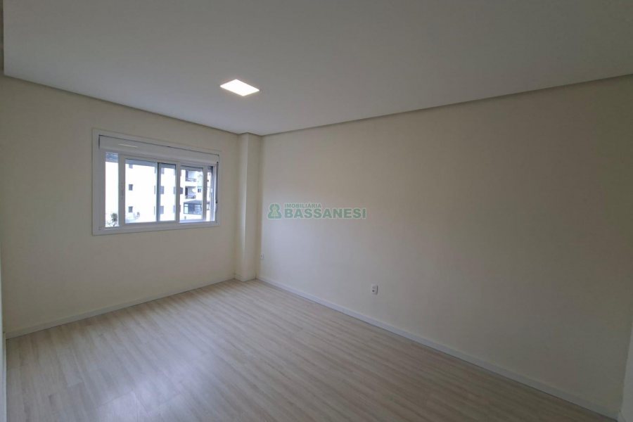 Apartamento com 75m², 2 dormitórios, 1 vaga, no bairro São Leopoldo em Caxias do Sul para Alugar