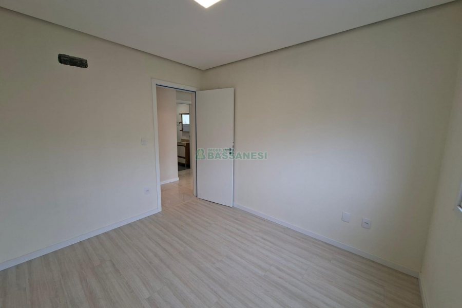 Apartamento com 75m², 2 dormitórios, 1 vaga, no bairro São Leopoldo em Caxias do Sul para Alugar