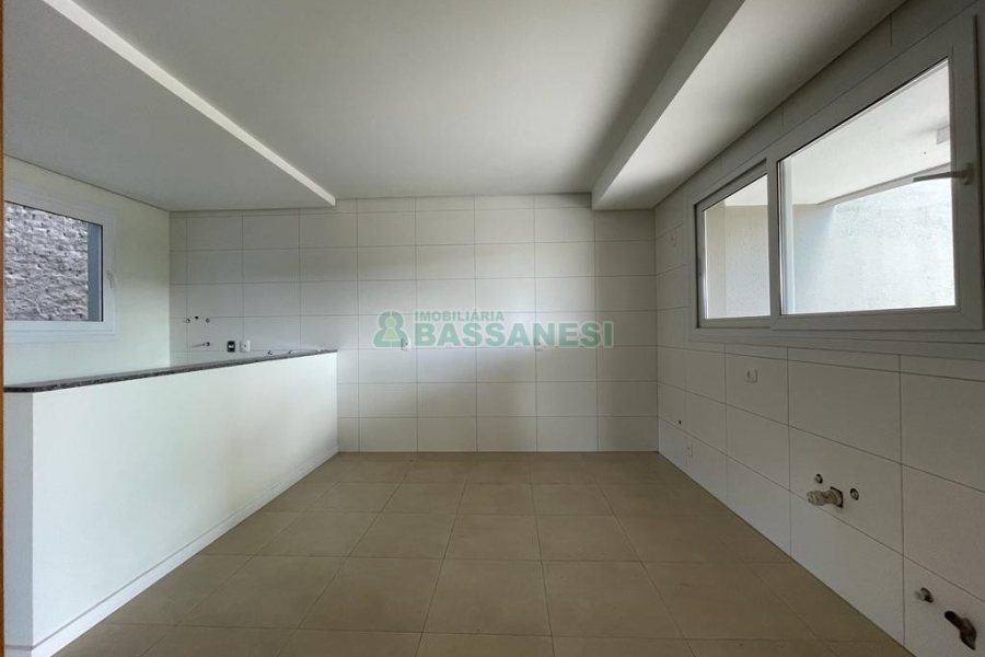 Apartamento com 110m², 2 dormitórios, 1 vaga, no bairro São Leopoldo em Caxias do Sul para Alugar