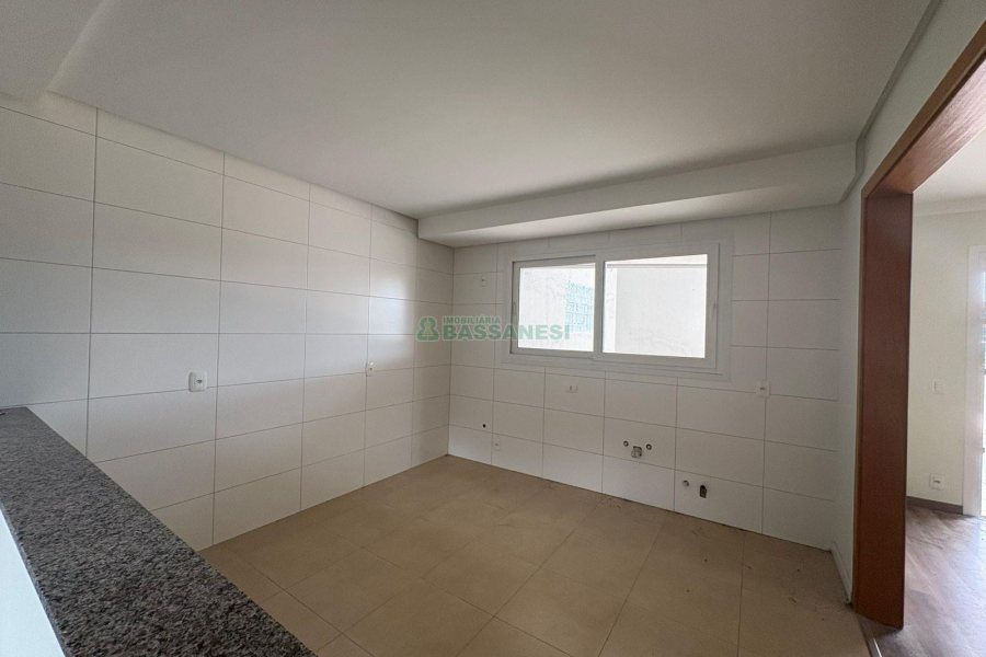 Apartamento com 110m², 2 dormitórios, 1 vaga, no bairro São Leopoldo em Caxias do Sul para Alugar