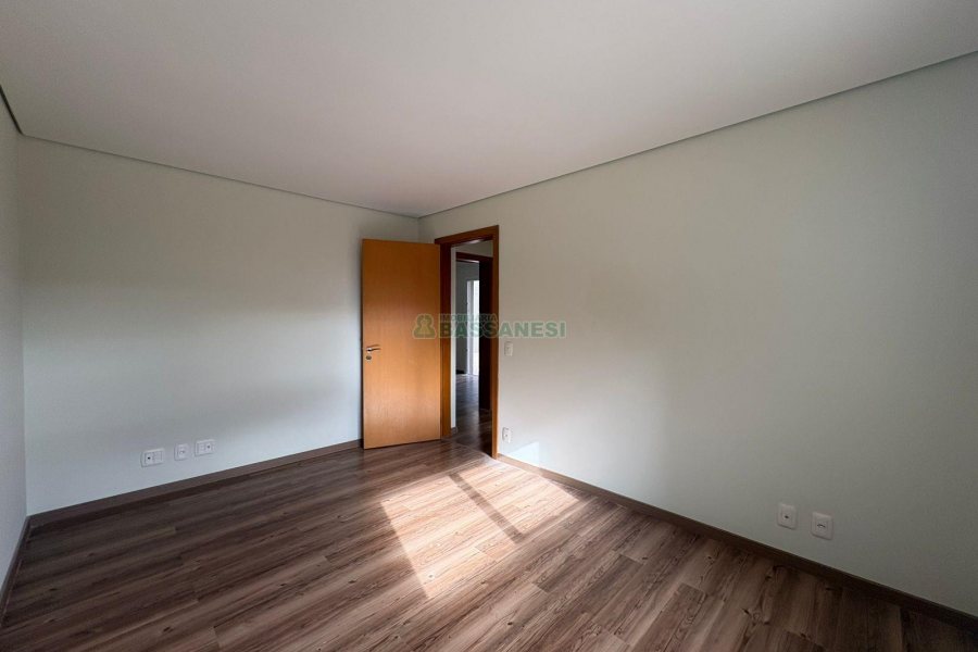 Apartamento com 110m², 2 dormitórios, 1 vaga, no bairro São Leopoldo em Caxias do Sul para Alugar