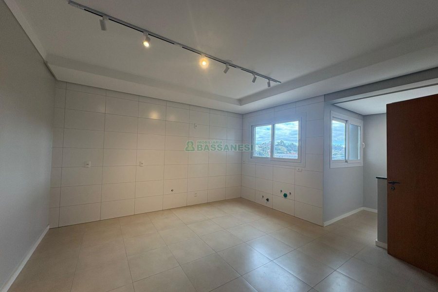 Apartamento com 110m², 2 dormitórios, 1 vaga, no bairro São Leopoldo em Caxias do Sul para Alugar