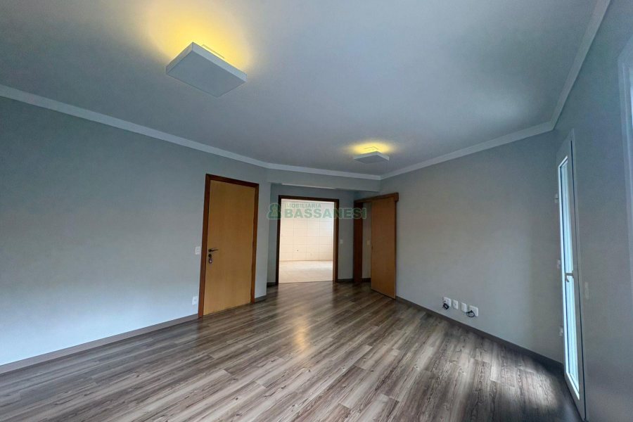 Apartamento com 110m², 2 dormitórios, 1 vaga, no bairro São Leopoldo em Caxias do Sul para Alugar