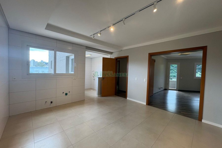 Apartamento com 110m², 2 dormitórios, 1 vaga, no bairro São Leopoldo em Caxias do Sul para Alugar