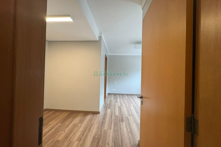 Apartamento com 110m², 2 dormitórios, 1 vaga, no bairro São Leopoldo em Caxias do Sul para Alugar
