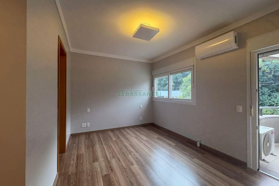 Apartamento com 110m², 2 dormitórios, 1 vaga, no bairro São Leopoldo em Caxias do Sul para Alugar