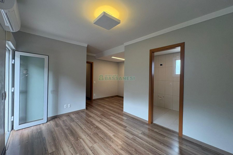 Apartamento com 110m², 2 dormitórios, 1 vaga, no bairro São Leopoldo em Caxias do Sul para Alugar