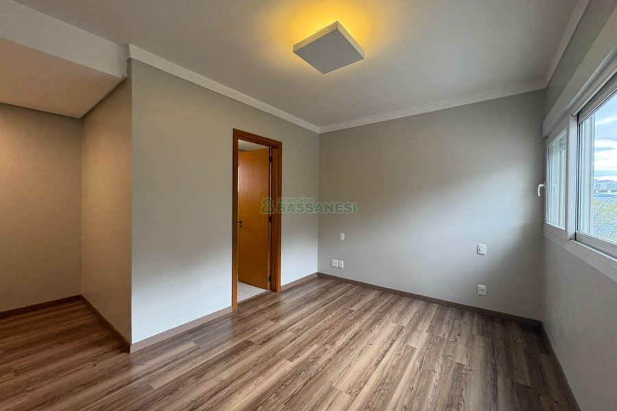 Apartamento com 110m², 2 dormitórios, 1 vaga, no bairro São Leopoldo em Caxias do Sul para Alugar