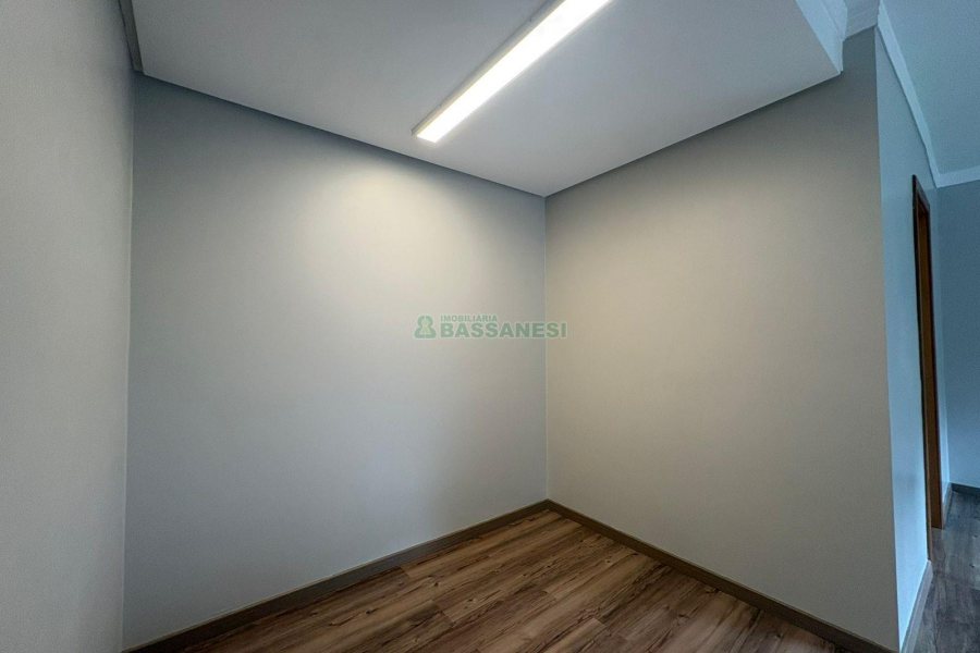 Apartamento com 110m², 2 dormitórios, 1 vaga, no bairro São Leopoldo em Caxias do Sul para Alugar