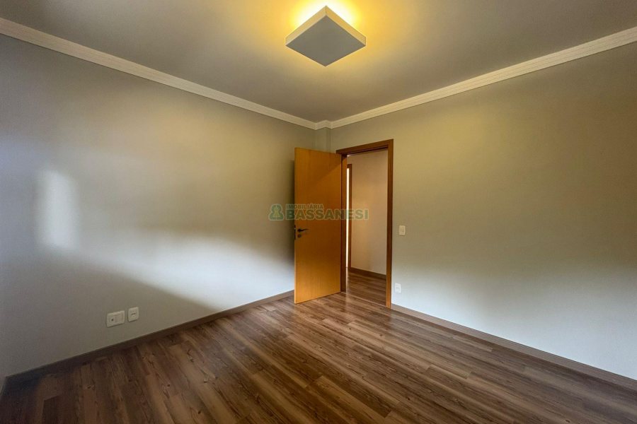 Apartamento com 110m², 2 dormitórios, 1 vaga, no bairro São Leopoldo em Caxias do Sul para Alugar