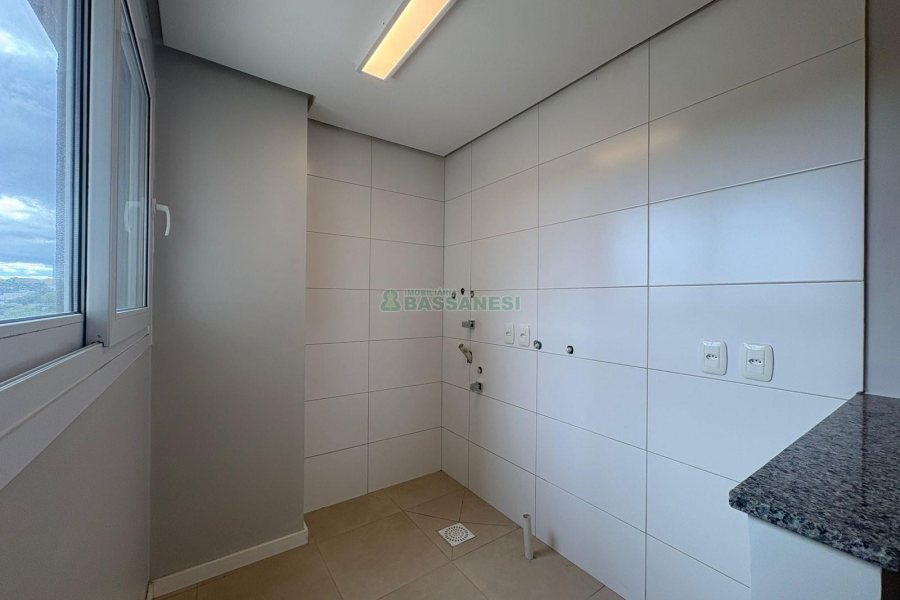 Apartamento com 110m², 2 dormitórios, 1 vaga, no bairro São Leopoldo em Caxias do Sul para Alugar