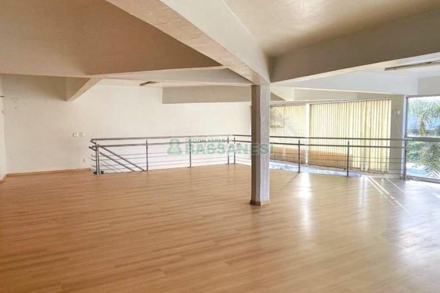 Loja com 220m², no bairro Charqueadas em Caxias do Sul para Alugar
