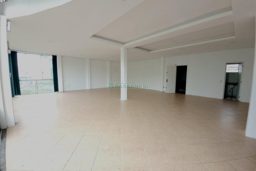 Loja com 220m², no bairro Charqueadas em Caxias do Sul para Alugar