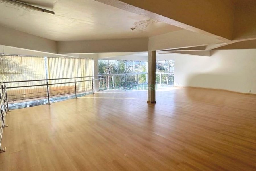 Loja com 220m², no bairro Charqueadas em Caxias do Sul para Alugar