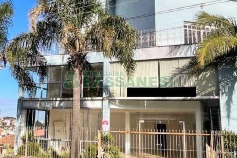 Casa com 200m², 5 dormitórios, 2 vagas, no bairro Charqueadas em Caxias do Sul para Alugar