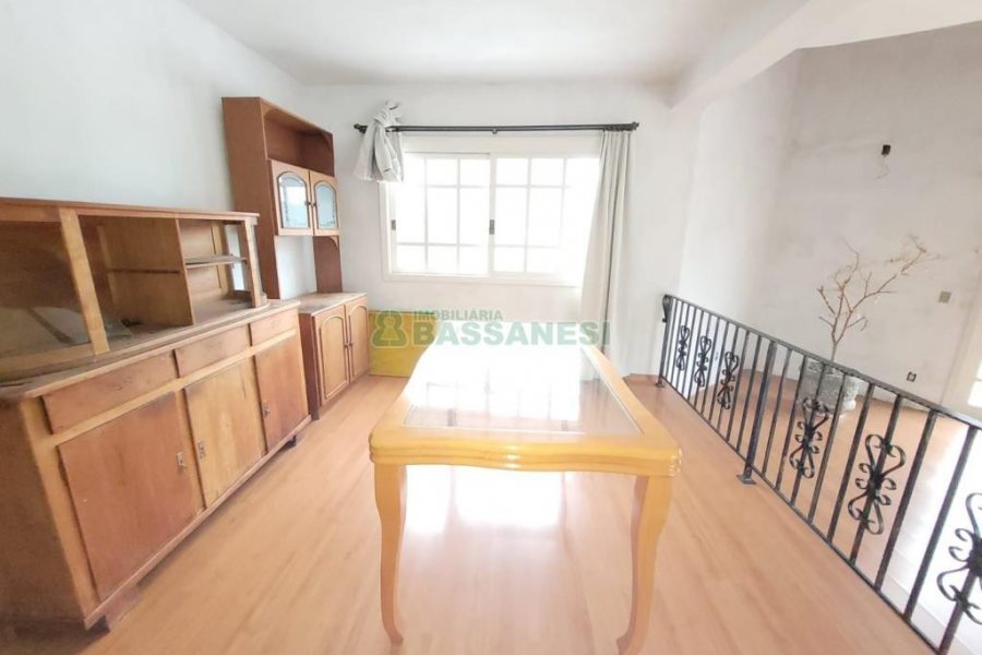 Casa com 200m², 5 dormitórios, 2 vagas, no bairro Charqueadas em Caxias do Sul para Alugar