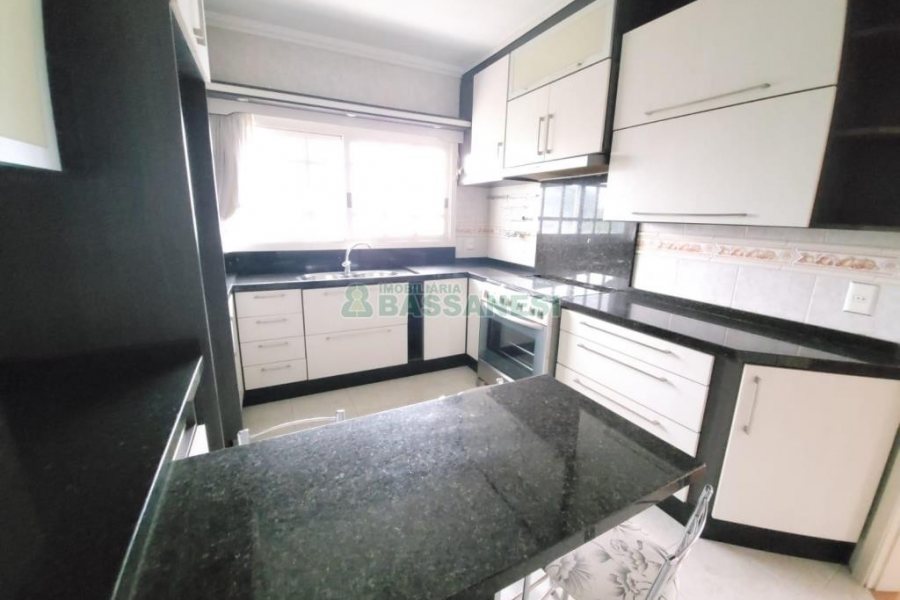 Casa com 200m², 5 dormitórios, 2 vagas, no bairro Charqueadas em Caxias do Sul para Alugar