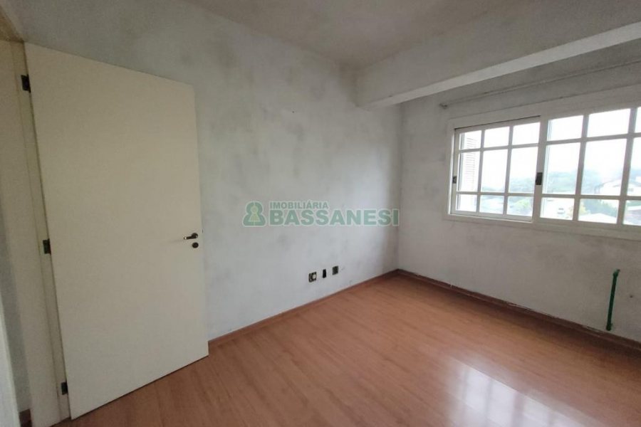 Casa com 200m², 5 dormitórios, 2 vagas, no bairro Charqueadas em Caxias do Sul para Alugar