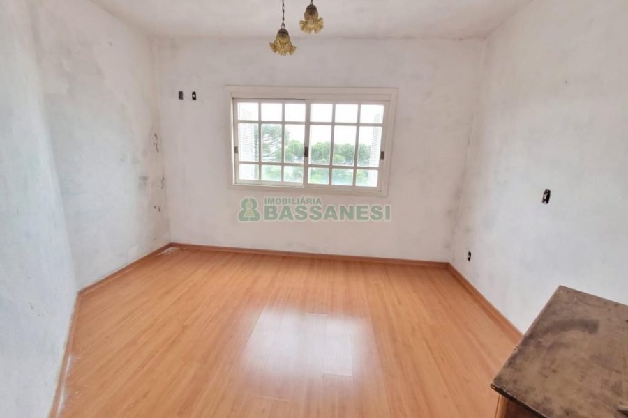 Casa com 200m², 5 dormitórios, 2 vagas, no bairro Charqueadas em Caxias do Sul para Alugar