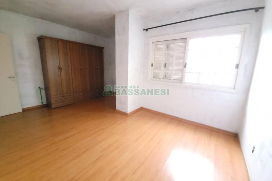 Casa com 200m², 5 dormitórios, 2 vagas, no bairro Charqueadas em Caxias do Sul para Alugar