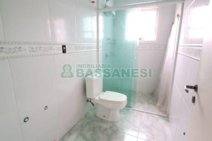 Casa com 200m², 5 dormitórios, 2 vagas, no bairro Charqueadas em Caxias do Sul para Alugar