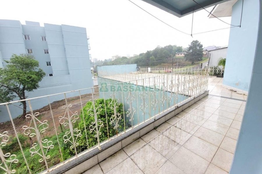 Casa com 200m², 5 dormitórios, 2 vagas, no bairro Charqueadas em Caxias do Sul para Alugar