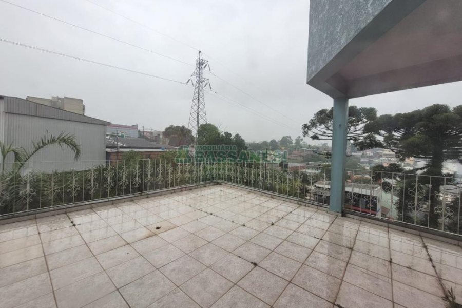 Casa com 200m², 5 dormitórios, 2 vagas, no bairro Charqueadas em Caxias do Sul para Alugar