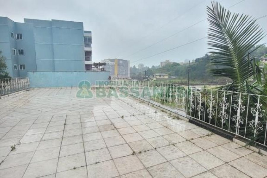 Casa com 200m², 5 dormitórios, 2 vagas, no bairro Charqueadas em Caxias do Sul para Alugar